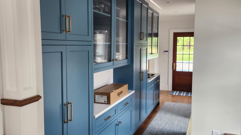 Glass Front Kitchen Cabinets: Pros, Cons, and Styling Tips